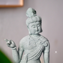 Tượng Quan Âm Bồ tát đá sa thạch 41cm