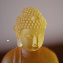 Tượng Đức Phật Dược Sư cầm bảo tháp lưu ly vàng 12.5cm