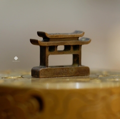 Lư đồng thiên cung màu vàng sáng