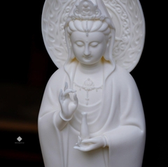 Tượng Quan Âm Bồ tát đứng sứ trắng