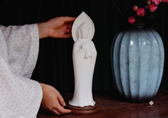 Tượng Quan Âm Bồ tát đứng sứ trắng