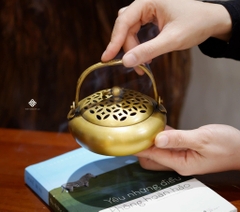 Lư đồng vàng có quai xách