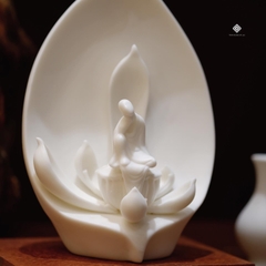 Tượng gốm "Liên hoa sinh"