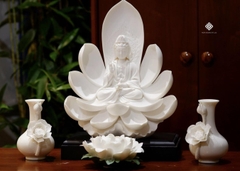 Tượng gốm Quan Âm ngự liên