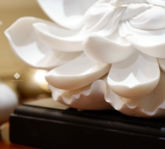 Tượng gốm Quan Âm ngự liên