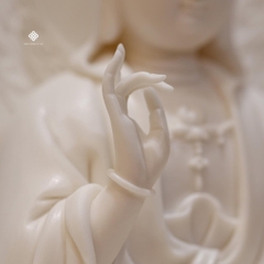 Tượng gốm Quan Âm ngự liên
