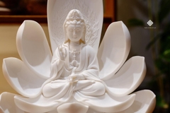 Tượng gốm Quan Âm ngự liên