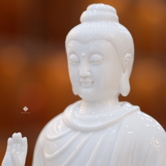 Tượng Phật Thích Ca thí nguyện thủ ấn sứ trắng