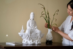 Tượng Quan Âm Bồ tát sứ trắng 44.5cm