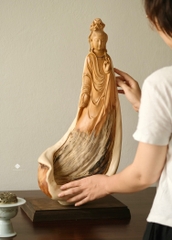 Tượng Quan Âm Bồ tát lũa nhai bách