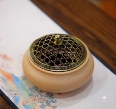 Lư gốm duyên mộc