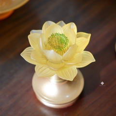 Cặp chân đèn hoa sen lưu ly vàng