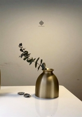 Bình đồng trơn cổ lọ