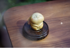 Tượng đồng thỏ vàng