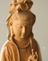 Tượng Quan Âm Bồ tát lũa nhai bách