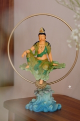 Tượng đồng Quán Tự Tại thuỷ nguyệt