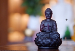 Tượng Đức Phật Dược Sư cầm bảo tháp lưu ly tím 12.5cm