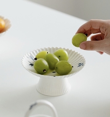 Đĩa bồng hoa lan vẽ tay