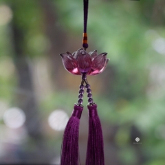 Khánh treo ô tô hoa sen lưu ly tím