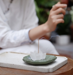 Bộ lá, hoa sen và giọt nước lưu ly