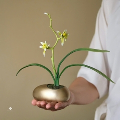 Tượng đồng Lan xuân