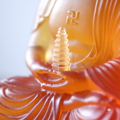 Tượng Đức Phật Dược Sư cầm bảo tháp lưu ly hổ phách 12.5cm