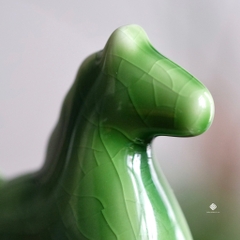 Ngựa gốm cân bằng cuộc sống màu xanh