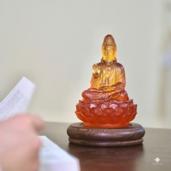 Tượng Quan Âm Bồ tát lưu ly hổ phách 12.8cm