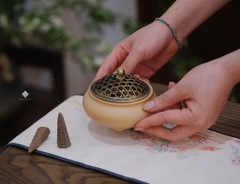 Lư gốm duyên mộc