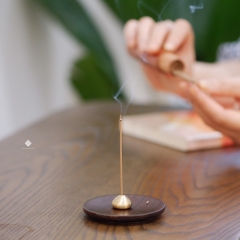 Đĩa gỗ tròn giọt nước xông nhang không tăm