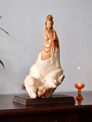 Tượng Quan Âm Bồ tát cam lồ lũa nhai bách