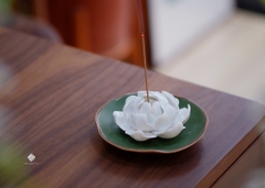 Lư gốm mẫu đơn trắng lá xanh