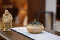 Lư gốm duyên mộc