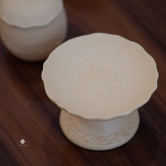 Đĩa bồng hoa sen sứ vàng