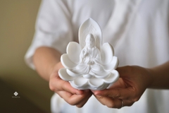 Tượng Quan Âm ngự sen sứ trắng mini