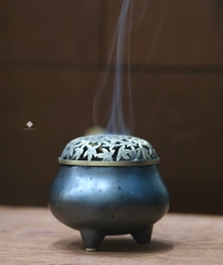 Lư gốm chân cao màu than