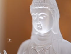 Tượng Quan Âm Bồ tát lưu ly trắng 13cm