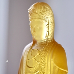 Tượng Quan Âm Bồ tát lưu ly vàng 28cm