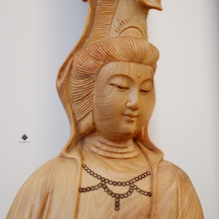 Tượng Quan Âm dòng suối cam lồ lũa nhai bách