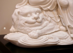 Tượng Địa Tạng Bồ tát cưỡi Đế Thính sứ trắng