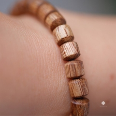 Vòng tay lu thống trầm kiến rừng Việt Nam 8mm