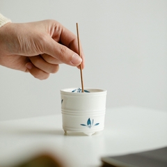 Lư tròn hoa lan vẽ tay