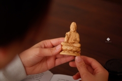 Tượng Quan Âm Bồ tát gỗ hoàng dương lá nhỏ 8cm