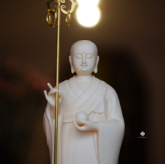 Tượng Địa Tạng Bồ tát đứng sứ vàng