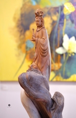 Tượng Quan Âm dòng suối cam lồ lũa nhai bách