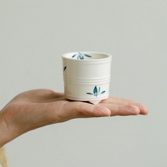 Lư tròn hoa lan vẽ tay