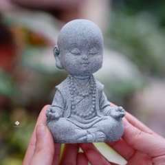 Tượng tiểu hoà thượng toạ thiền đá sa thạch 10.7cm