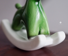 Ngựa gốm cân bằng cuộc sống màu xanh