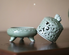 Lư gốm men ngọc hoa sen cổ điển