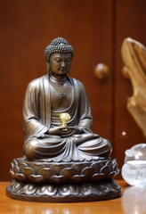 Tượng đồng Đức Phật A Di Đà nâu đậm
